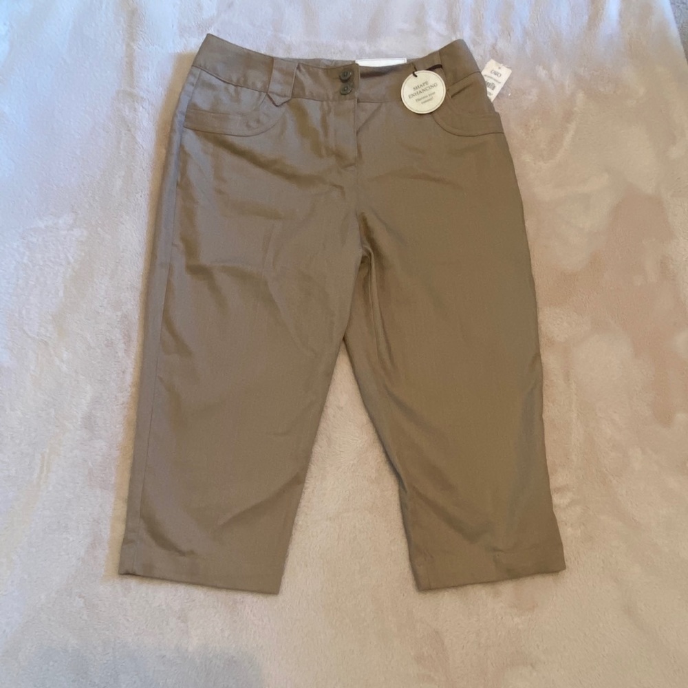 NWT - Cato beige capris size 10